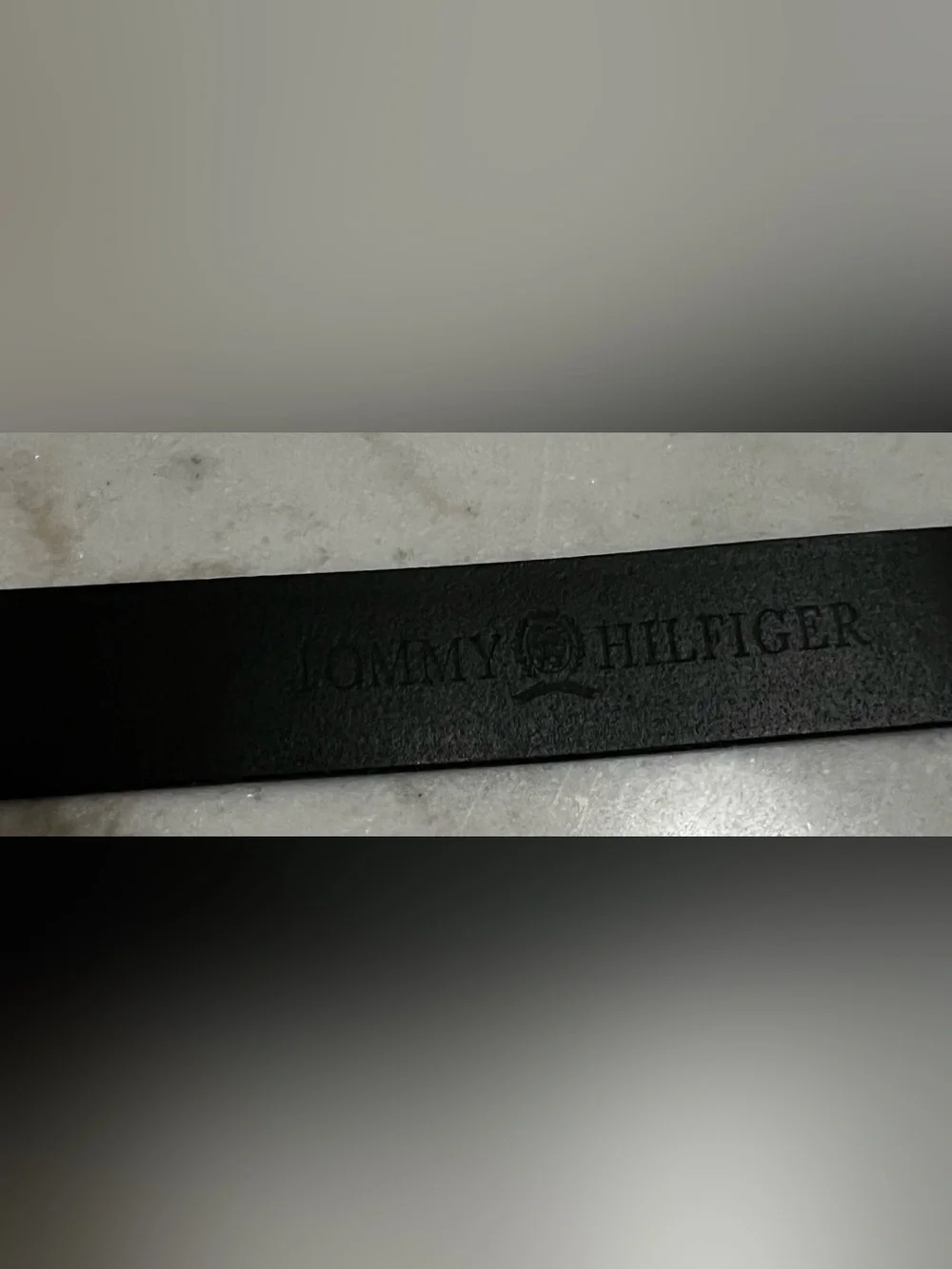 Tommy Hillfiger Black Leather Belt Brass Buckle Lion Crest Men’s Size 32